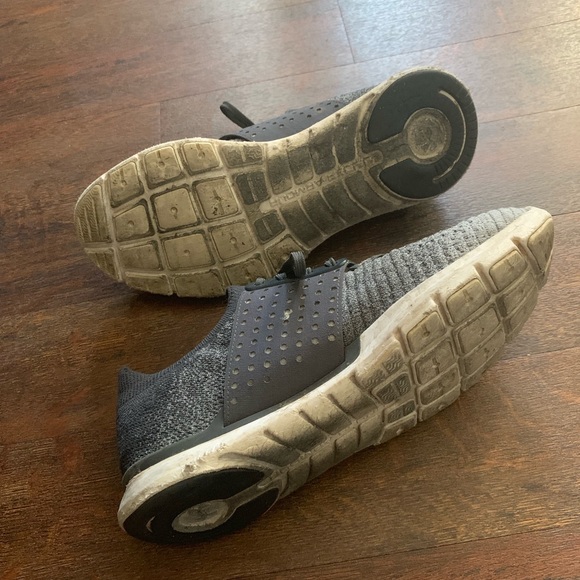Under Armour running shoes - Picture 2 of 5